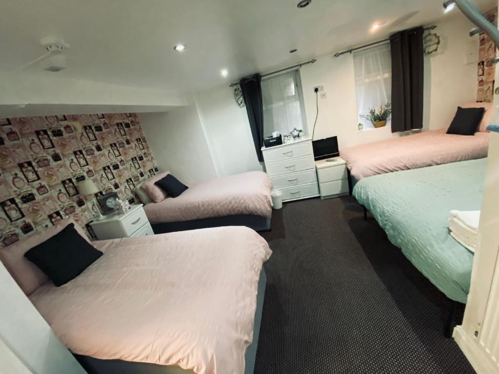 Shiray Hotel room 6
